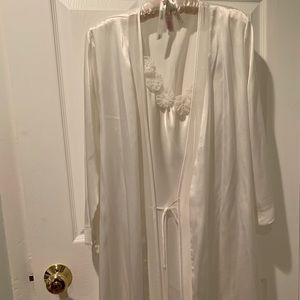 Oscar de la Renta white satin slip and robe